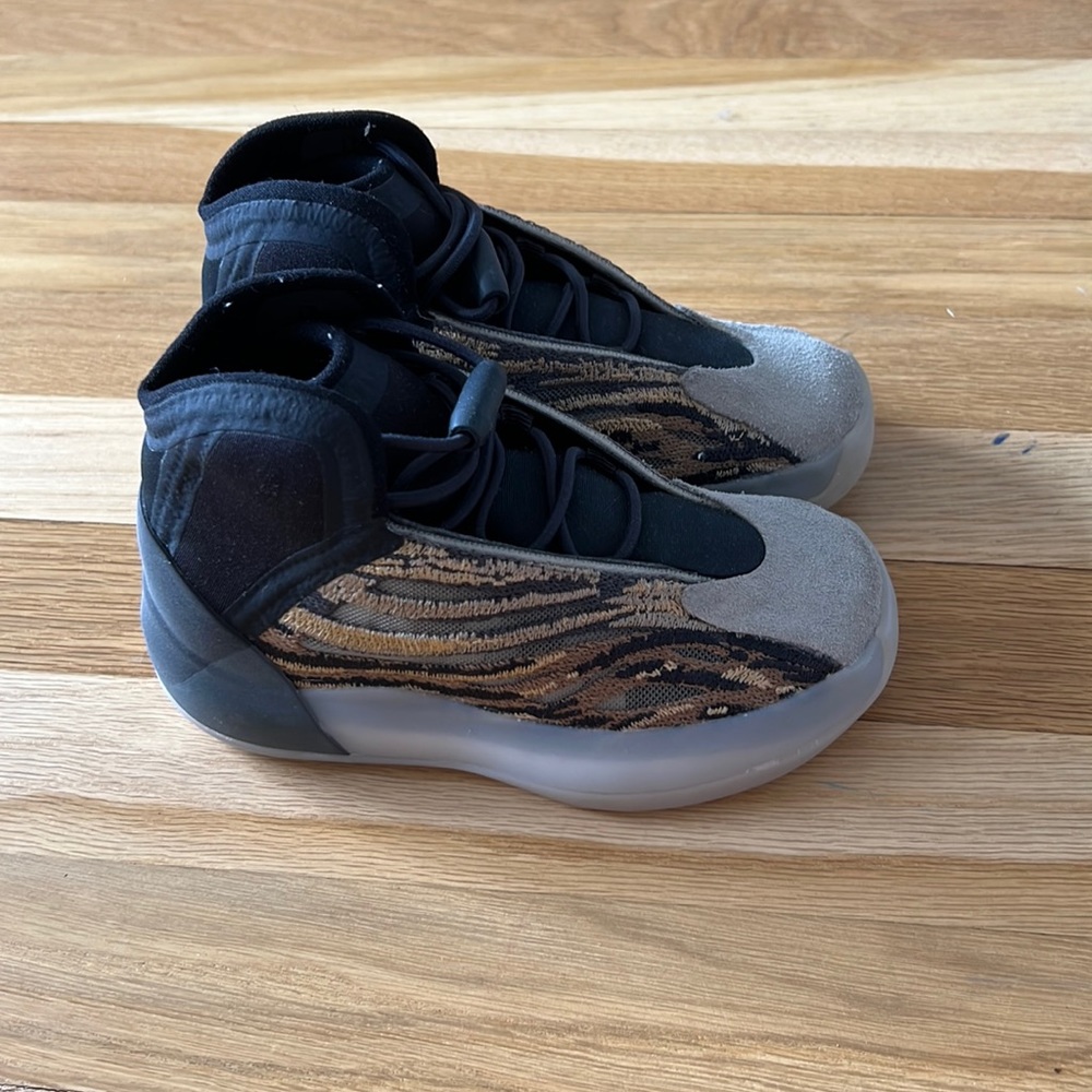 Yeezy QNTM Amber Tint